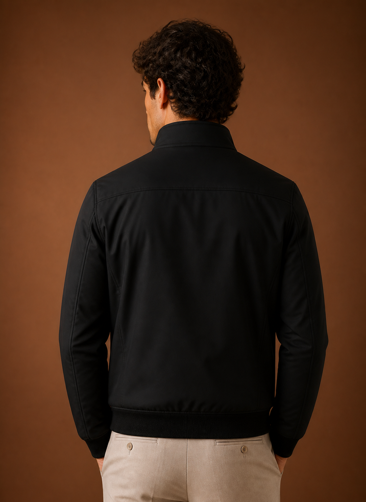 Men's lightweight fleece bomber jacket featuring zip pockets, perfect for casual wear and outdoor activities. 2